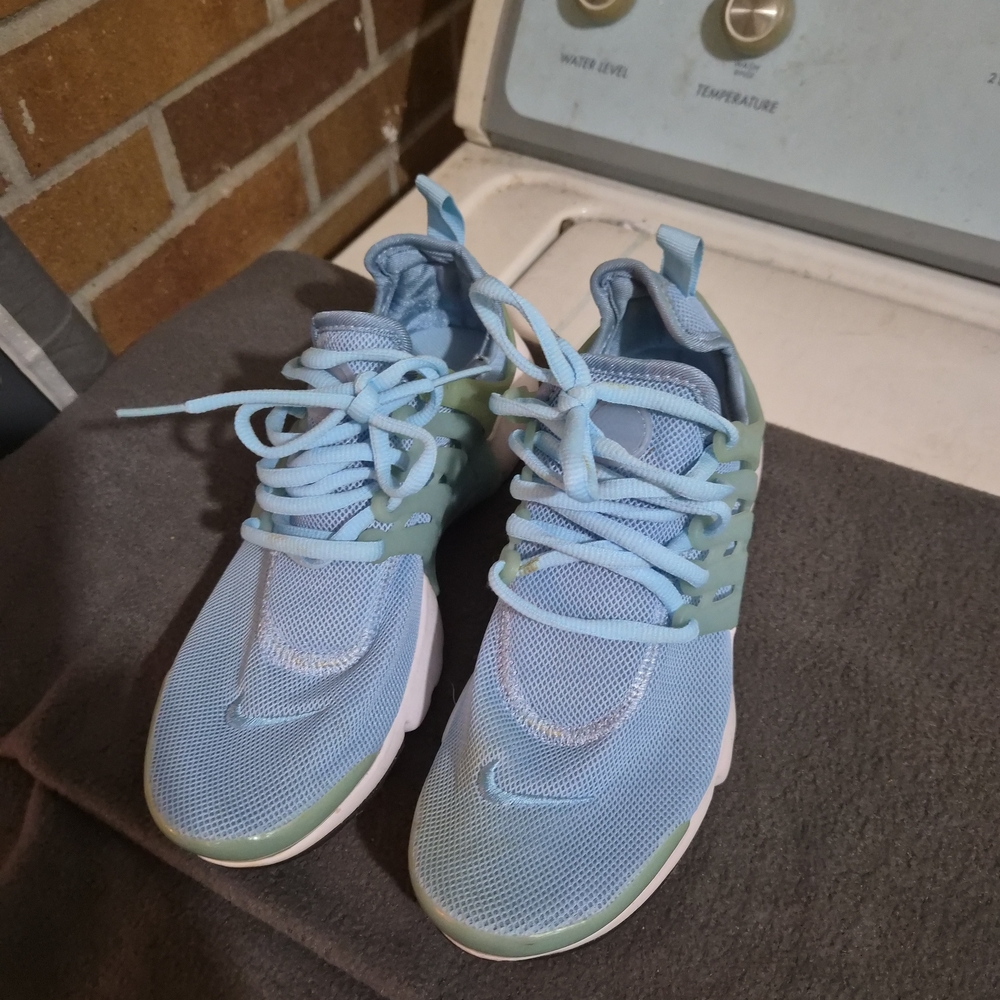Nike Light Blue and Green Women's Sneakers